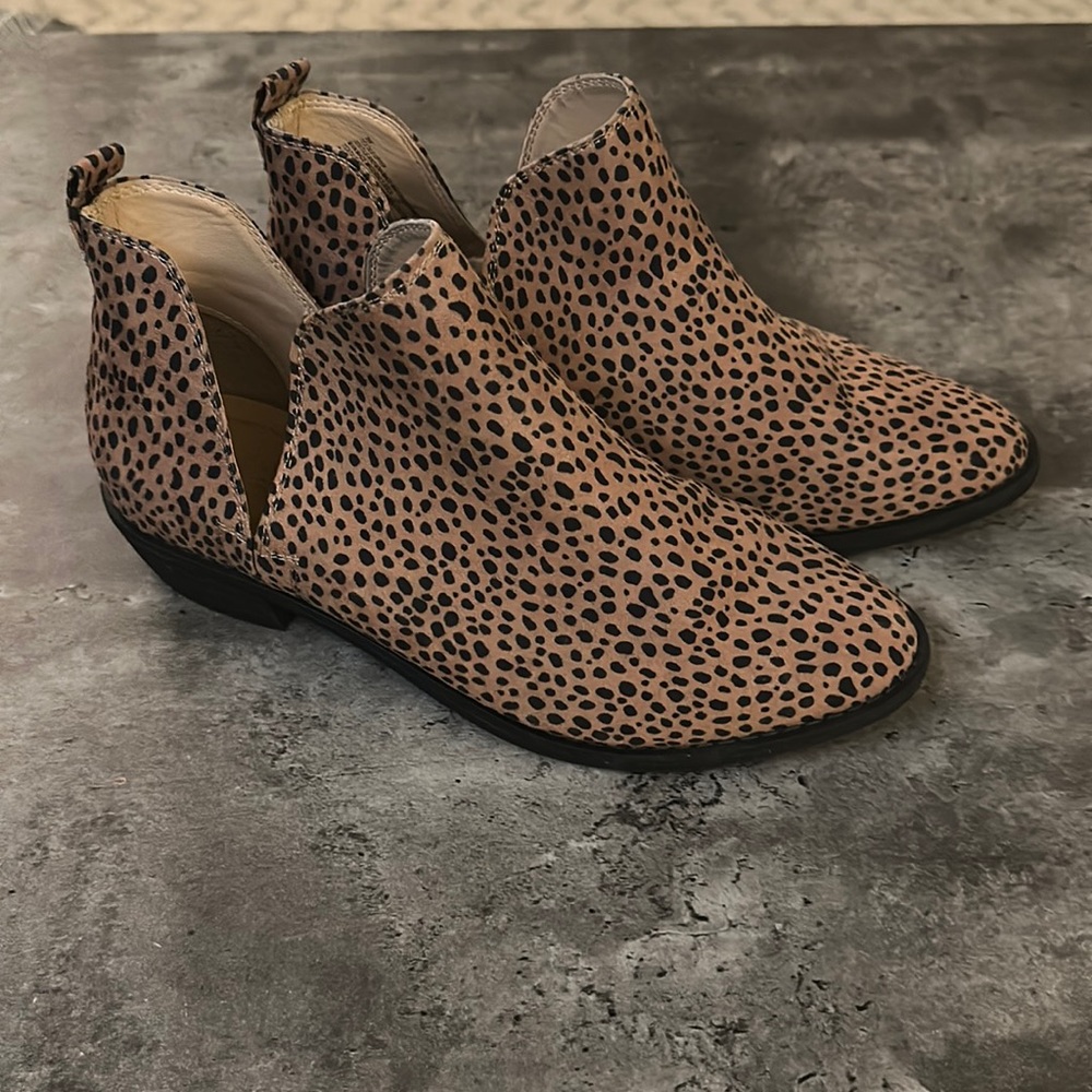 Target Universal Threads Booties